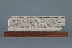 花綱をかつぐ童子　ガンダーラ　２～４世紀　龍谷大学