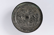 重要文化財　瑞花双鳥鏡(第二経塚出土)　平安時代後期　普門寺　画像提供：豊橋市教育委員会
